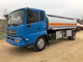 衢州流動加油車與油罐車 便捷與安全的城市能源動脈